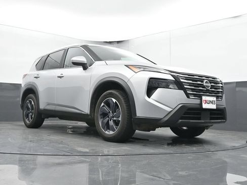 Used 2025 Nissan Rogue SV FWD image 39