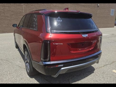 Used 2026 Cadillac Vistiq Sport w/ LPO, Floor Liner Package AWD/4WD image 8