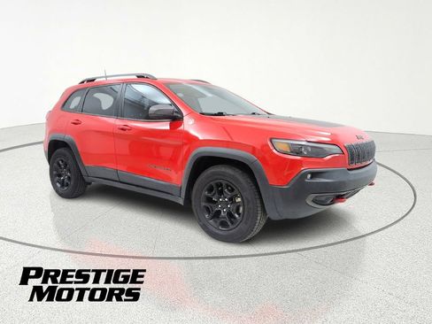 Used 2019 Jeep Cherokee Trailhawk w/ Cold Weather Group AWD/4WD image 1