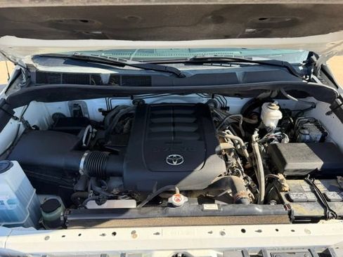 Used 2019 Toyota Tundra SR5 w/ Convenience Package AWD/4WD image 6