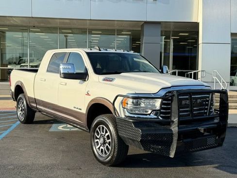 Used 2023 RAM 2500 Limited AWD/4WD image 2