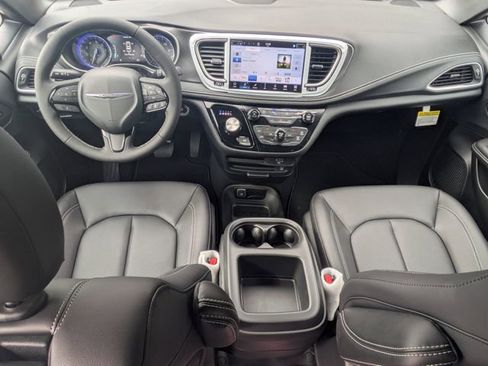 New 2026 Chrysler Pacifica Select FWD image 16