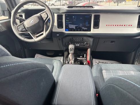 Certified 2025 Ford Bronco Heritage Edition AWD/4WD image 10