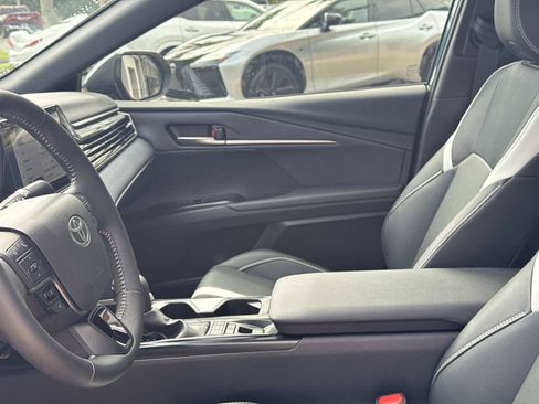 Used 2025 Toyota Camry SE FWD image 14