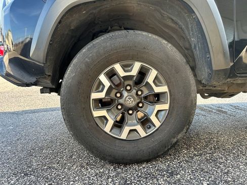 Used 2020 Toyota Tacoma TRD Off-Road w/ Technology Package image 7