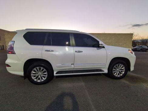 Used 2019 Lexus GX 460 image 3