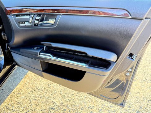 Used 2011 Mercedes-Benz S 550 4MATIC image 46