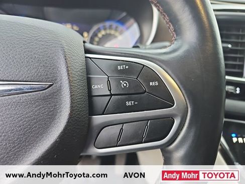 Used 2018 Chrysler Pacifica Touring-L Plus image 15