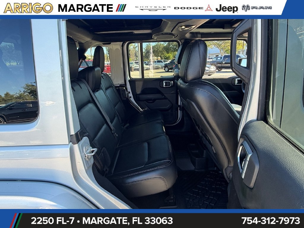 Used 2022 Jeep Wrangler Unlimited Rubicon AWD/4WD image 15