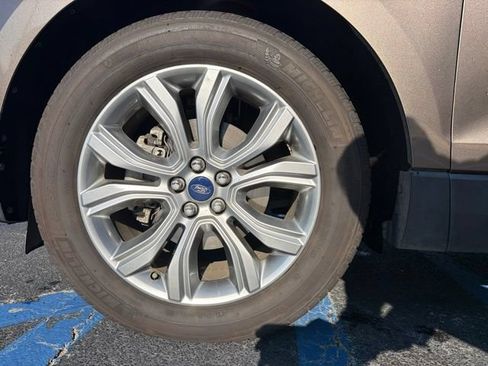 Used 2019 Ford Edge Titanium w/ Equipment Group 301A FWD image 11