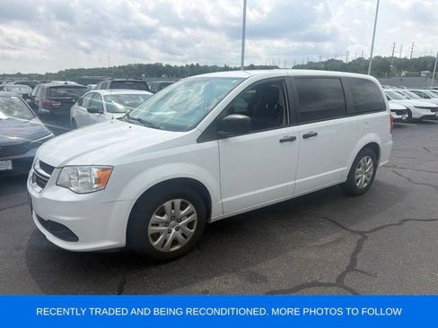 Used 2019 Dodge Grand Caravan SE FWD image 3