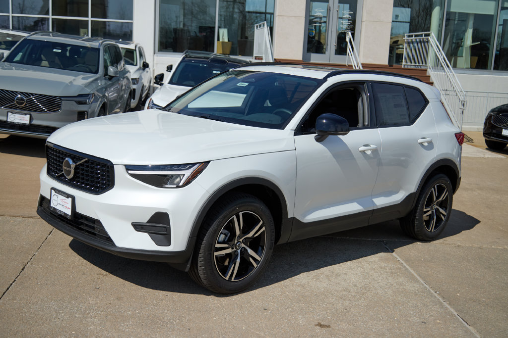 New 2026 Volvo XC40 B5 Core w/ Climate Package AWD/4WD image 6