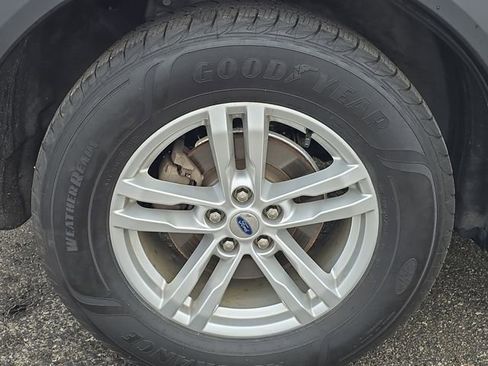 Used 2020 Ford Explorer XLT w/ Comfort Package image 5