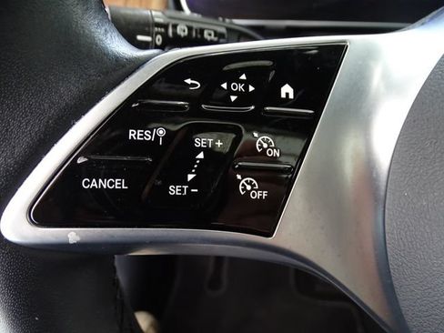 Used 2023 Mercedes-Benz GLC 300 4MATIC image 7
