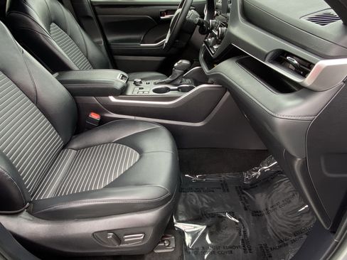 Certified 2025 Toyota Highlander XSE image 10