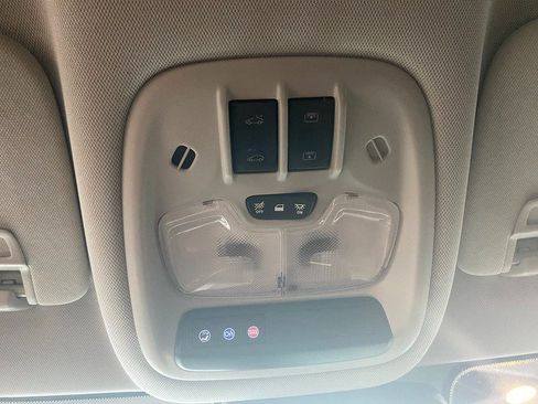 Used 2021 Chevrolet TrailBlazer LT w/ Sun and Liftgate Package AWD/4WD image 24