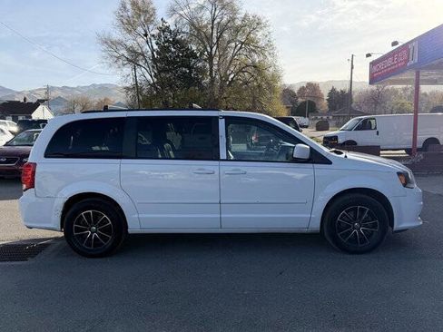 Used 2017 Dodge Grand Caravan GT image 3
