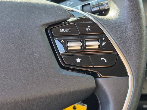 Used 2025 Kia Niro LX FWD image 28