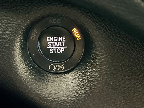 Used 2021 Jeep Cherokee Trailhawk image 23