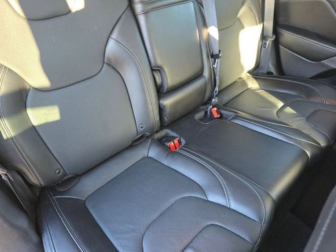 Used 2019 Jeep Cherokee Limited image 19