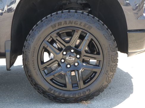Used 2023 Chevrolet Silverado 1500 LT Trail Boss w/ LPO, Dark Essentials Package AWD/4WD image 10