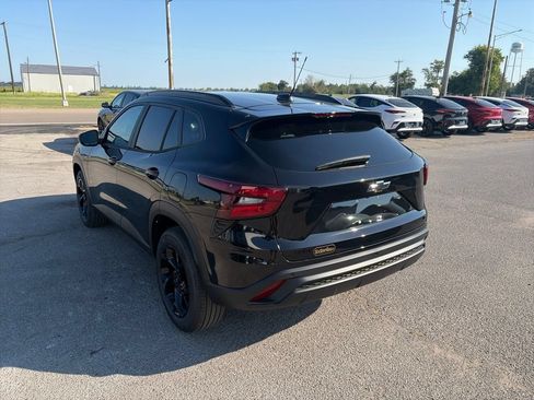 New 2026 Chevrolet Trax LT w/ Sunroof Package FWD image 4