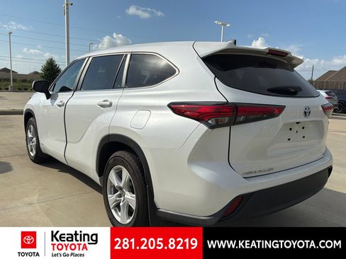 Used 2023 Toyota Highlander LE AWD/4WD image 5