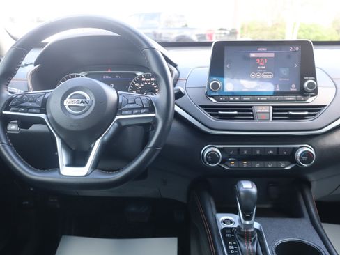 Used 2020 Nissan Altima 2.5 SR w/ Premium Package image 12