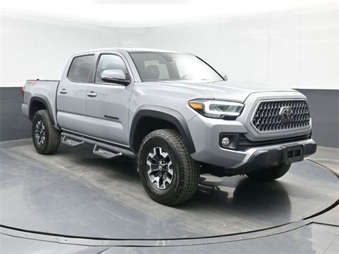 Used 2019 Toyota Tacoma TRD Off-Road image 2