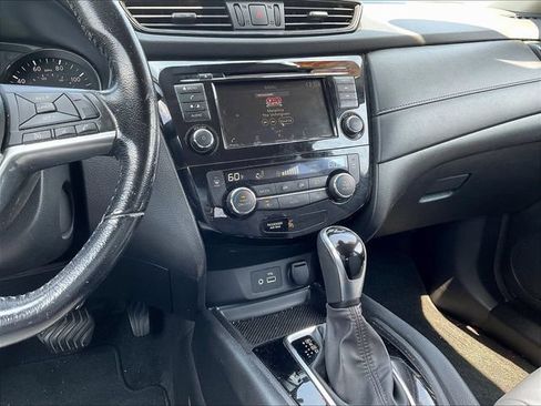 Used 2020 Nissan Rogue SV FWD image 11