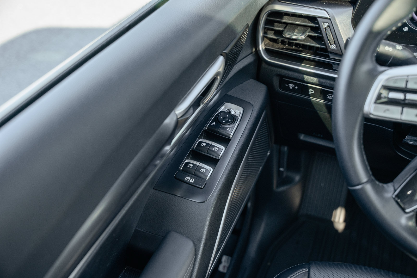 Used 2025 Kia Telluride S FWD image 33