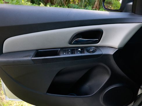 Used 2014 Chevrolet Cruze LS image 40