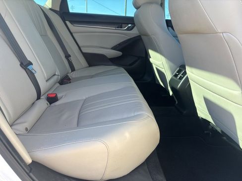 Used 2018 Honda Accord Touring image 11