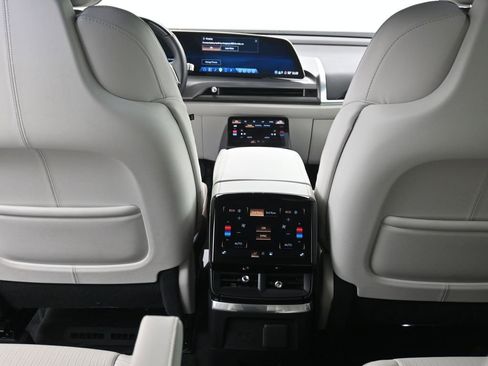 Used 2026 Cadillac Vistiq Luxury AWD/4WD image 14