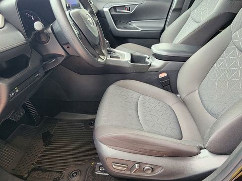 Used 2025 Toyota RAV4 XLE w/ Convenience Package FWD image 24