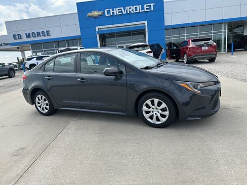 Used 2024 Toyota Corolla LE FWD image 2