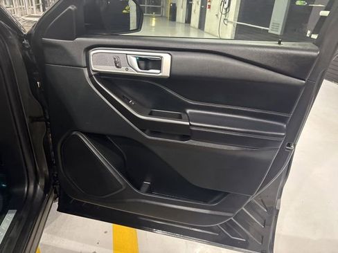 Used 2020 Ford Explorer Limited image 32