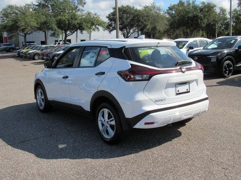 New 2025 Nissan Kicks Play S image 5