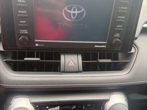 Used 2021 Toyota RAV4 LE FWD image 10