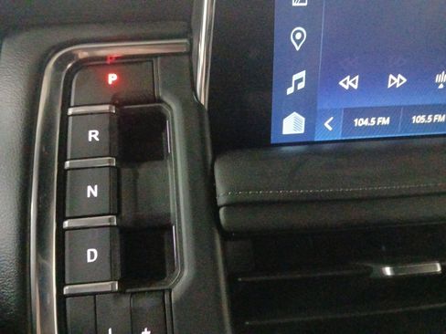 Used 2024 Chevrolet Suburban LT image 13