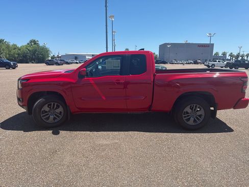 Used 2025 Nissan Frontier SV RWD image 4