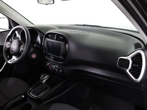 Certified 2025 Kia Soul LX FWD image 25