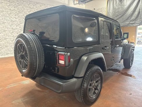 Used 2024 Jeep Wrangler Unlimited Sport AWD/4WD image 7
