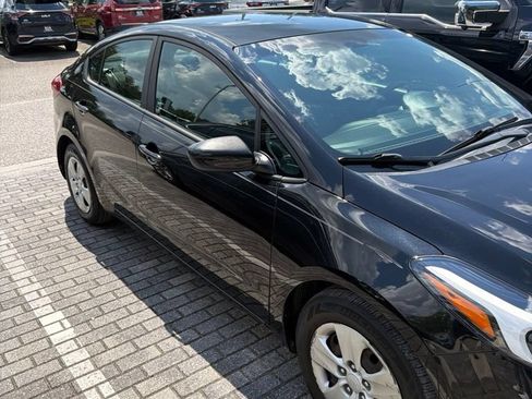 Used 2018 Kia Forte LX FWD image 3
