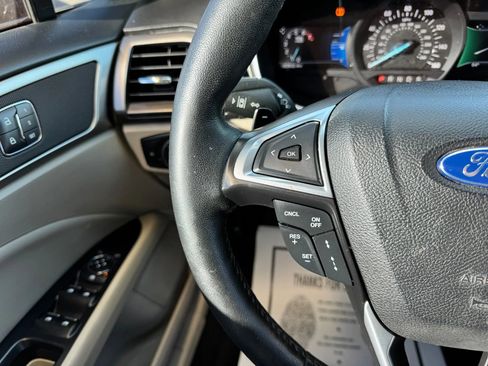 Used 2017 Ford Fusion SE w/ Fusion SE Technology Package image 25