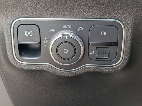 Used 2021 Mercedes-Benz GLB 35 AMG 4MATIC image 22