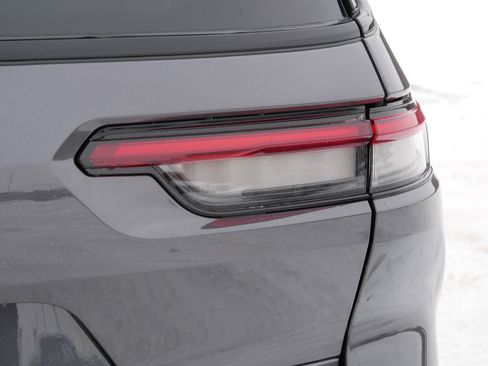 Certified 2024 Jeep Grand Cherokee L Limited w/ Luxury Tech Group II image 17