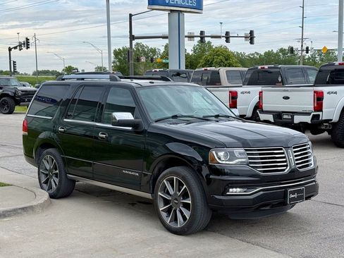 Used 2017 Lincoln Navigator Reserve AWD/4WD image 7
