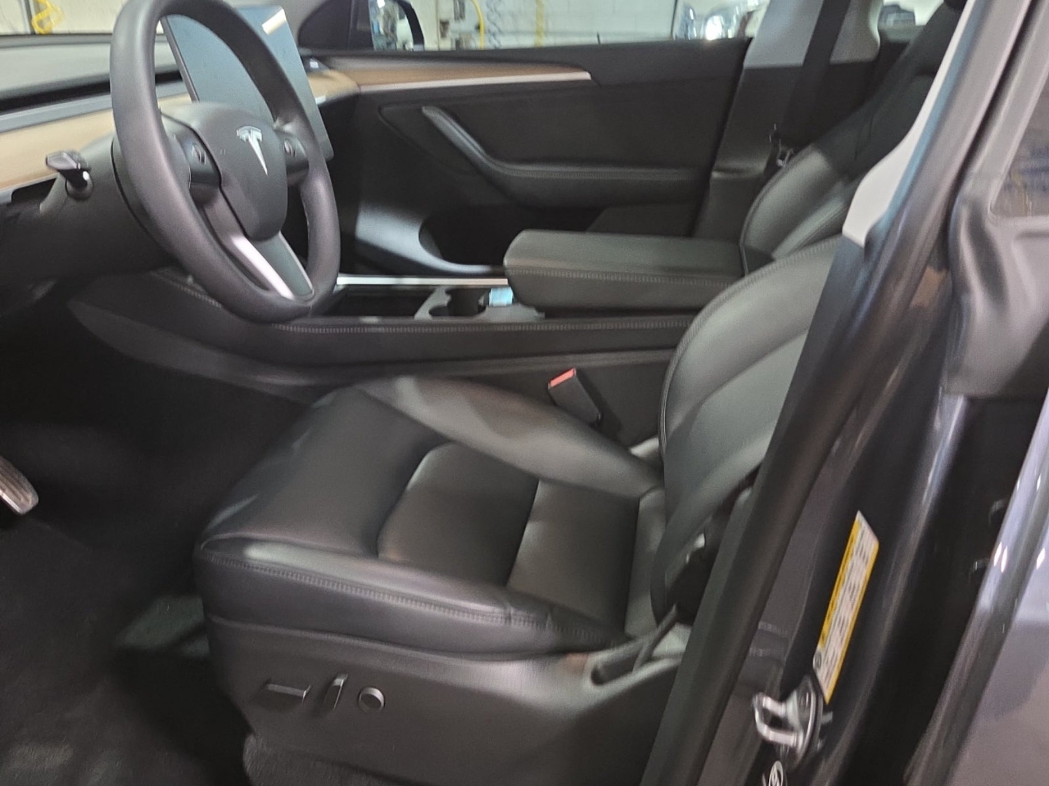 Used 2022 Tesla Model Y Long Range AWD/4WD image 3