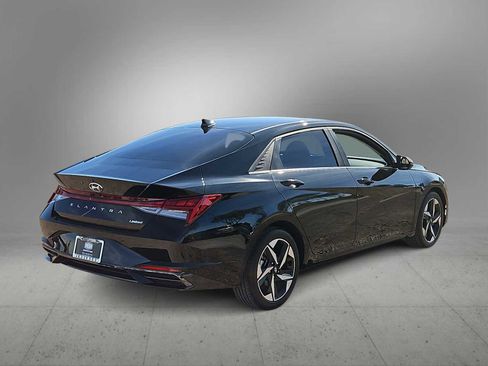 Certified 2022 Hyundai Elantra Limited w/ Cargo Package image 8